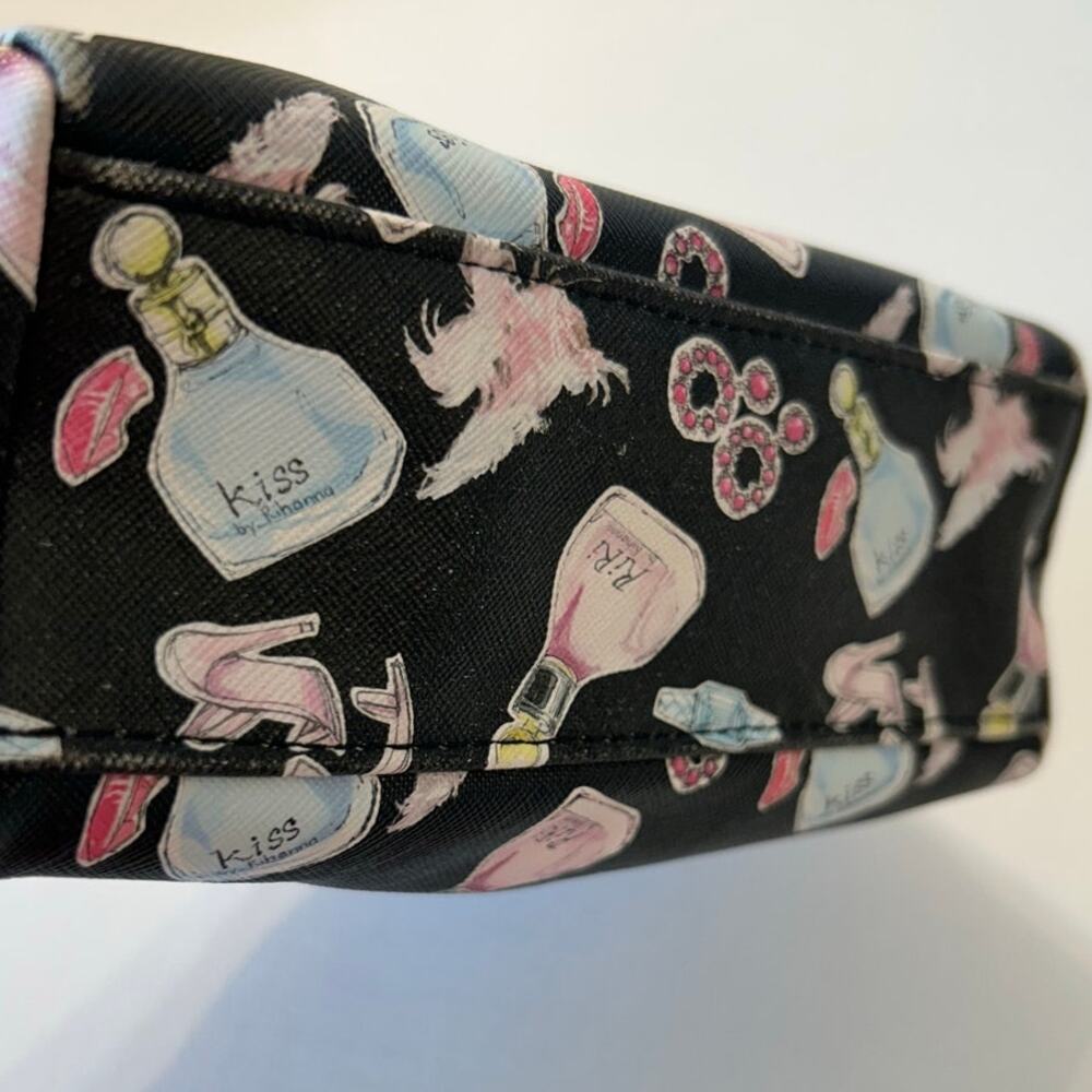 Rihanna Perfume Cosmetic Bag Black with Heels Jewelry Perfume Bottles - Picture 8 of 12
